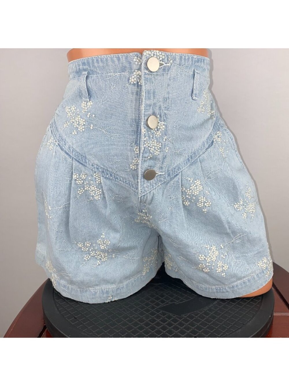 Storia Jean Shorts Womens XS High Rise Mom Button Fly Floral Embroidered Pleated